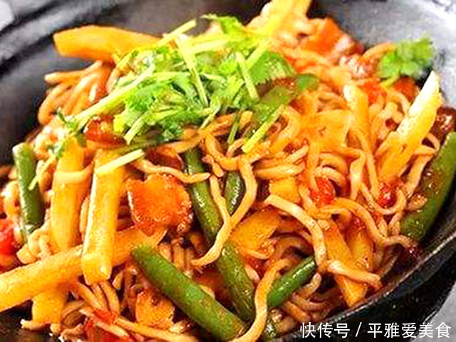  是用|饭店的铁锅焖面好吃，原来都是用的此技巧，以前真的是做错了