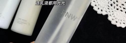 你化妆卡粉吗？其实关键在这两点，今天给你解决