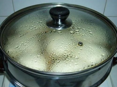 为什么馒头蒸好了,取出来之后会回缩成死面?原因居然是因为这个