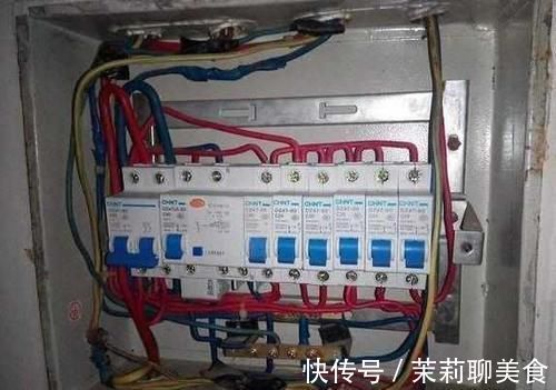 主线|电工一旦这样装配电箱,一定要及时阻止他,别等入住才后悔
