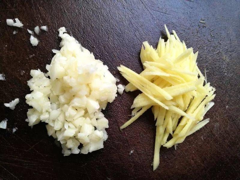 3斤排骨一瓶啤酒，往锅里一扔，好吃到流口水，做法一看就会！