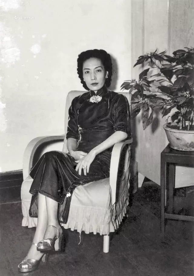 小传|孟小冬小传:与梅兰芳游龙戏凤,被杜月笙明媒正娶的反串“冬皇”