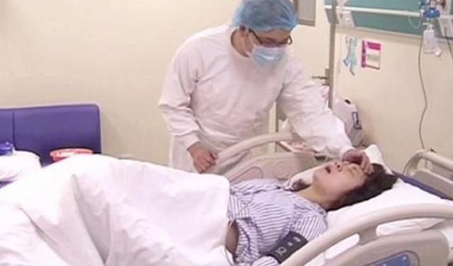 产妇|有种“产妇”叫卡戴珊，自己动手拽出婴儿，网友恐怖如斯