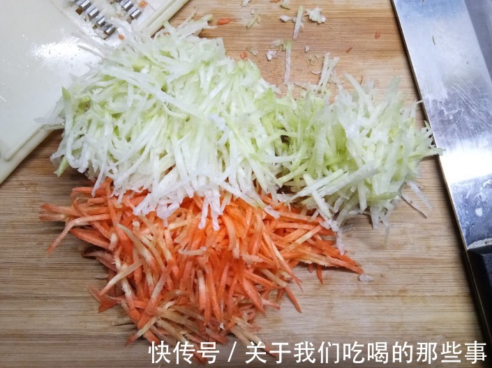 炸萝卜丸子,加面粉淀粉都不对,教你饭店不外传的做法,外酥里鲜