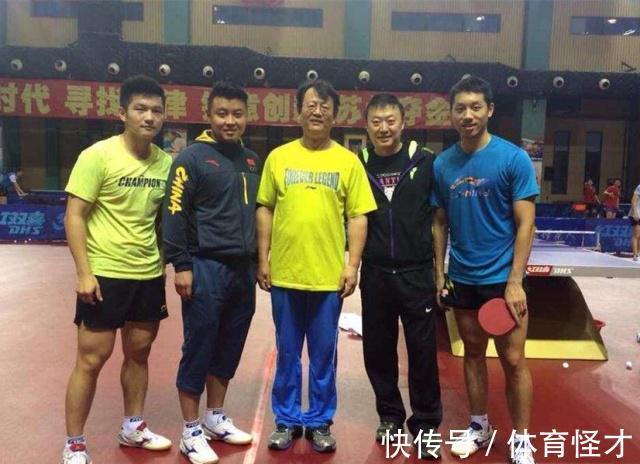 樊振东|国乒金牌老帅秀球技!直板打法面部发力抢镜,退休后开班培养教练