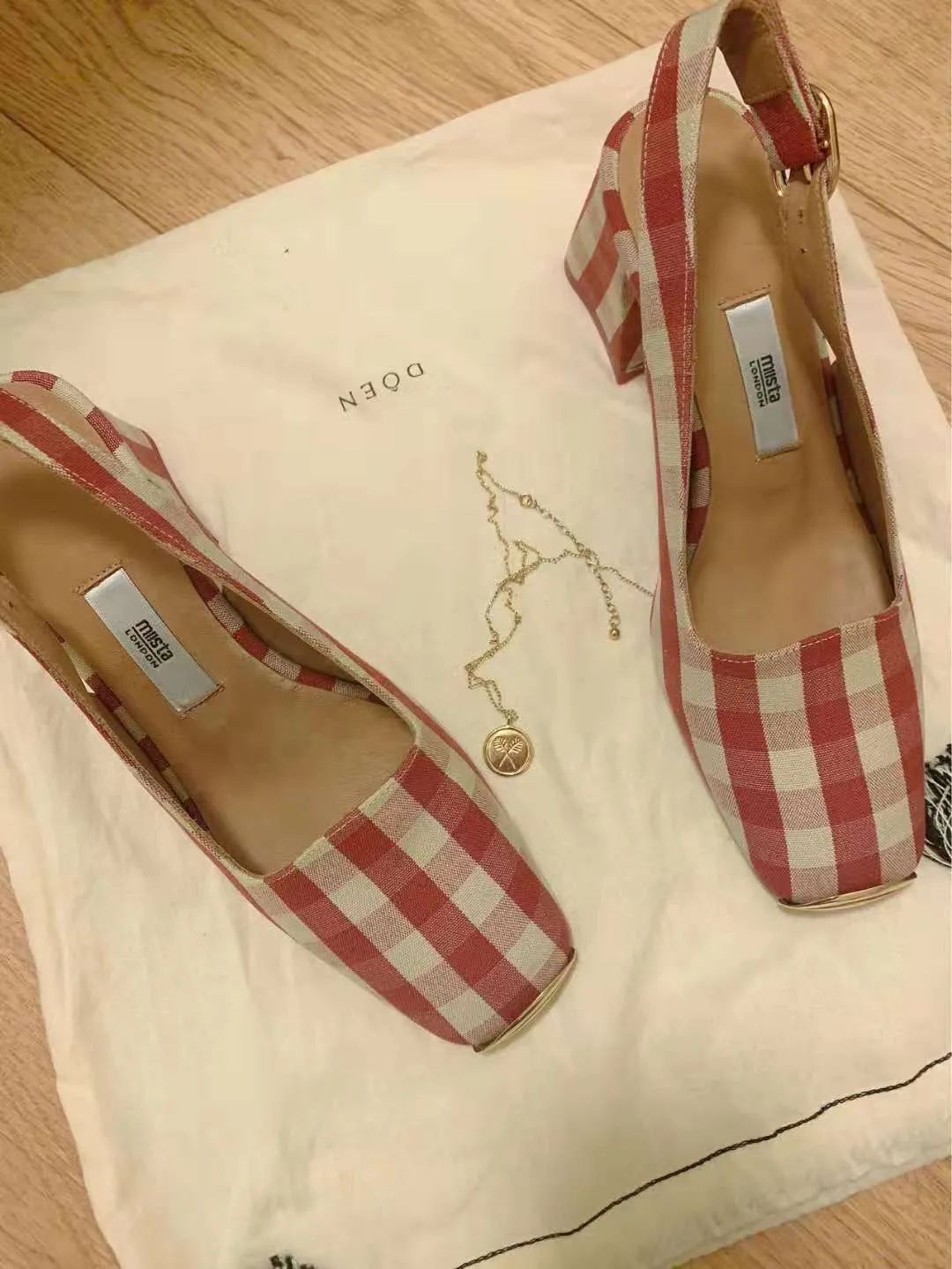 鞋子|烂大街的凉鞋别穿了！这几款鞋子好看又个性