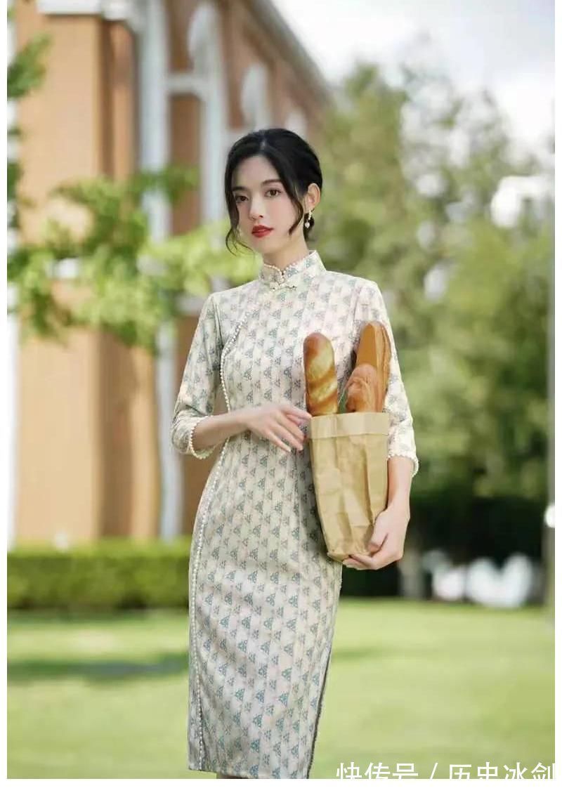 姑娘 如何挑选适合自己的旗袍?两个小妙招教你,年轻女孩也能穿旗袍!