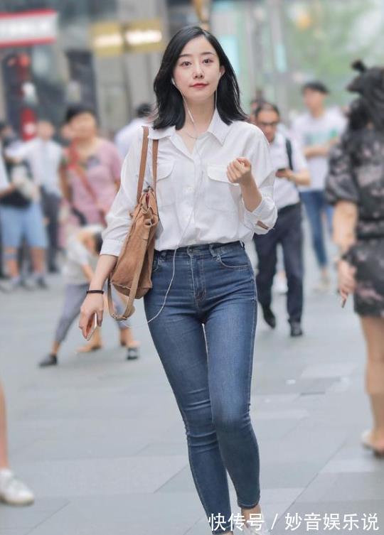 身材 牛仔裤一年四季都适合穿,简约舒适,大气自然,修饰出匀称的身材