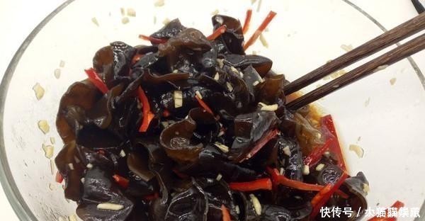 这菜宁可丢掉也别隔夜吃，吃一次比抽烟危害还大，快告诉家里人