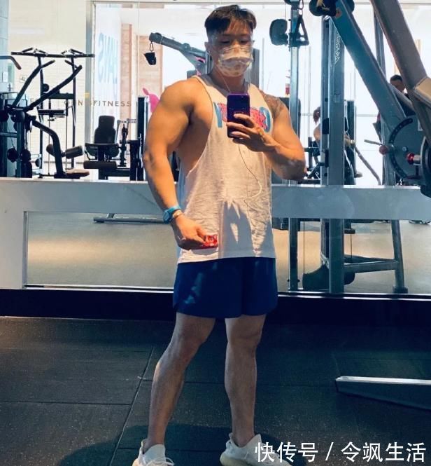 孟鹤堂|男人健身和不健身，差距有多大？看看德云社烧饼就知道了