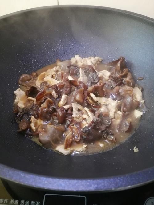 简简单单也不失美味~~木耳炒肉丝