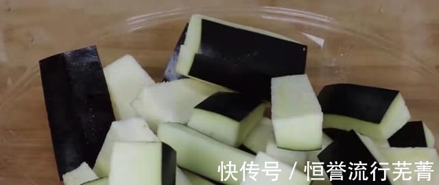 茄子加豆角学会这样做,给肉都不换,营养下饭又解馋,上桌就扫光!