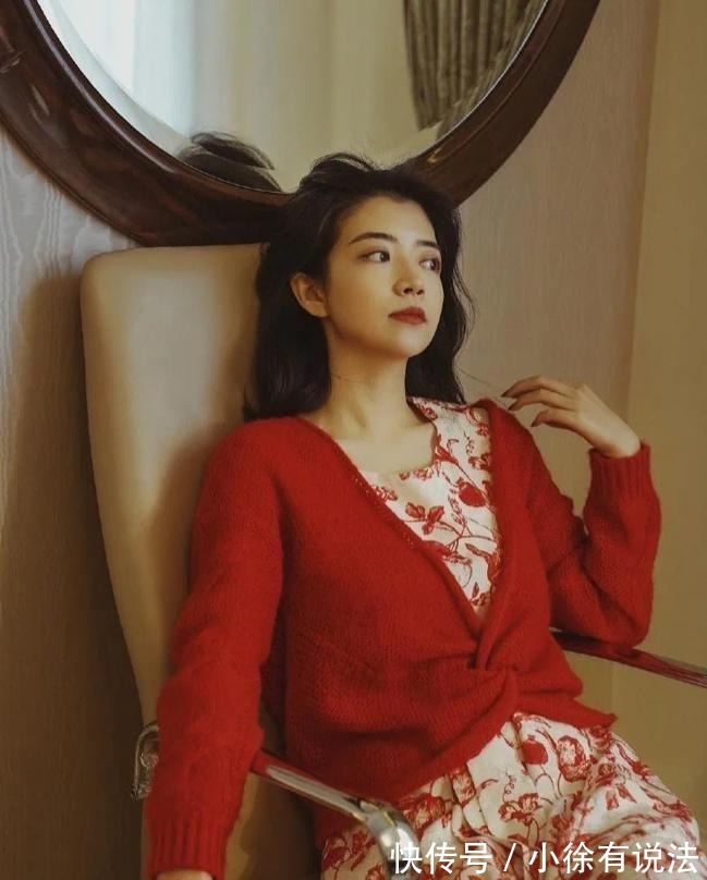 碎花裙 伞裙已经过时了,今夏流行三木穿得“碎花裙”,青春时尚还减龄