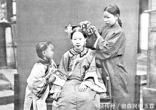 女子|珍贵老照片：鲁迅的葬礼现场，图4清朝女子温柔端庄