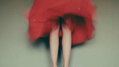 初潮|不到十岁的小女孩第一次来月经,如何防止孩子性早熟?