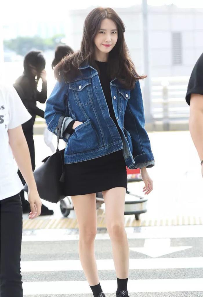 早秋火了一种穿法,叫“牛仔外套+连衣裙”,照着穿时髦又显瘦
