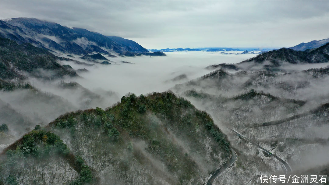 陕西平利：化龙山春雪云海，美如仙境