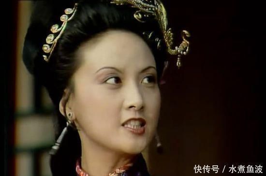 贾瑞为何三番两次纠缠王熙凤曹雪芹不好意思写,脂砚斋说了出来