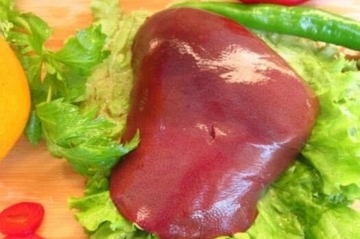 炒猪肝时,千万不要直接炒,不然腥味重还不鲜嫩!