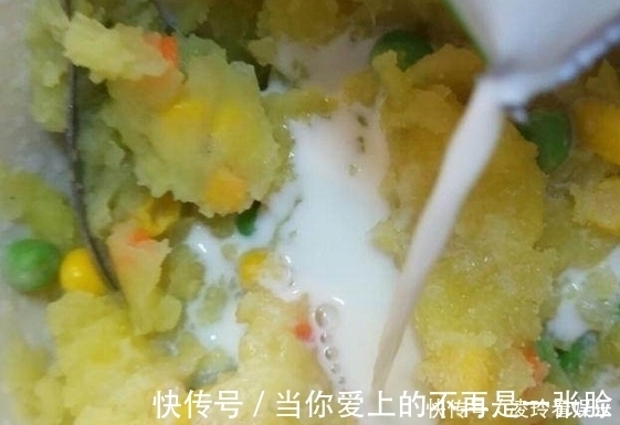 早餐|你以为这是鸡蛋饼？那你就错了，简单又好吃的早餐还不用和面！