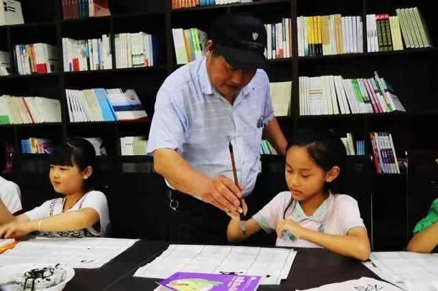 书屋|「新时代文明实践在郯城」“村娃”农家书屋乐享暑假时光