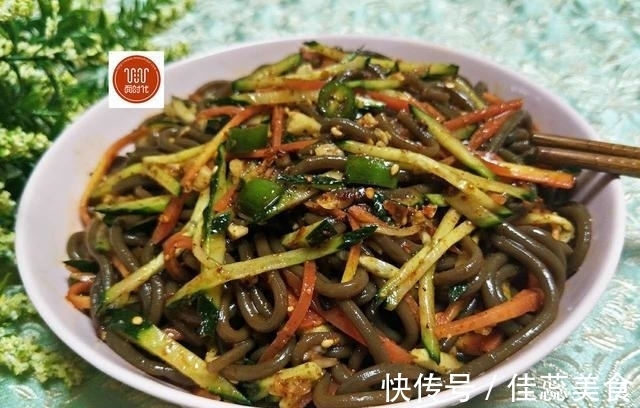 劲道|大人小孩都喜欢的菜，比凉拌黄瓜还要好吃，滑溜溜的好劲道！