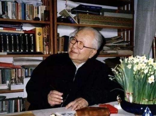 捐尽|爱妻离世后,他捐尽家财,独自蜗居数十年,对妻子矢志不渝