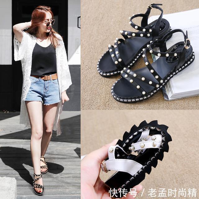 凉鞋 漂亮女人要懂得拒绝平庸,今年流行铆钉凉鞋,分分钟“扎”你心