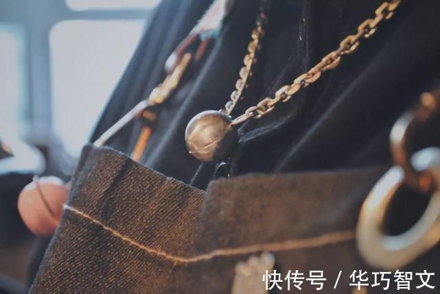 半球形 这件暗藏机关的项链,又变手链的可拆搭扣