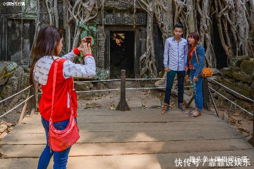 柬埔寨最大高棉古寺，荒废遗迹被“蟒蛇树根”缠绕，今成热门景点