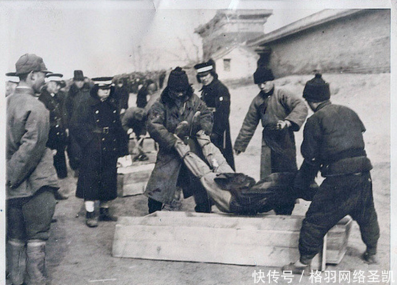 老照片|抗日战争胜利后处决汉奸现场老照片,背叛民族残害同胞,该杀!