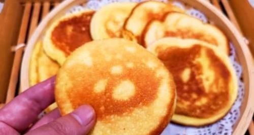 不用烤箱，不用电饭煲，学会这样做蛋糕，松软香甜，10分钟就上桌