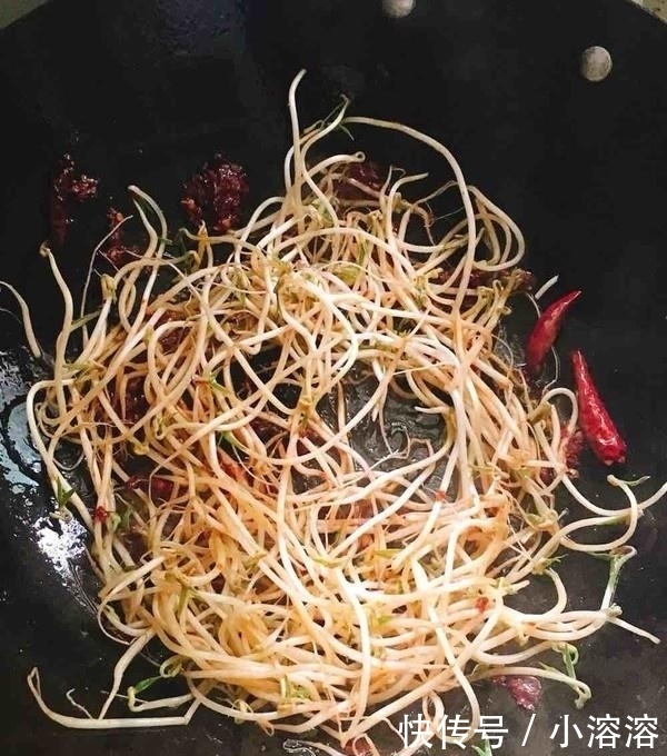 70岁奶奶的“水煮肉片”,麻辣鲜香,爽滑入味,吃1辈子都不腻