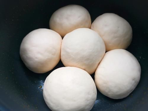 馒头不用蒸，不放一滴水，松软香甜，比面包好吃，老人孩子都喜欢