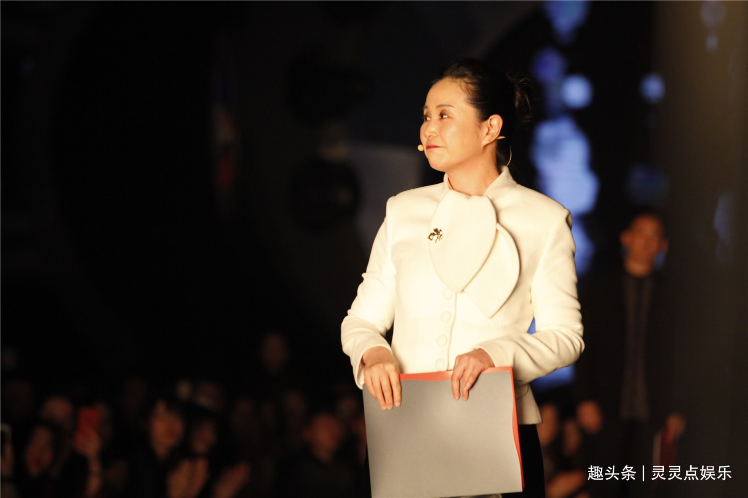 黄菡|黄菡离开《非诚勿扰》时,那只有9句话的演讲,却影响了无数人