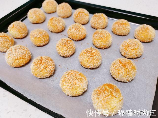 孩子|孩子爱吃的椰蓉球，趁周末多做些，不用打发，简单拌拌，香酥可口