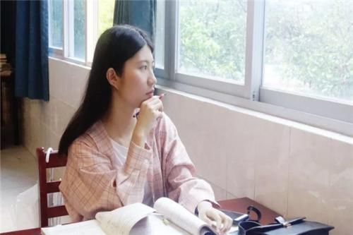 当代女大学生发型现状，时尚是个轮回？学生表示不是轮回只是懒