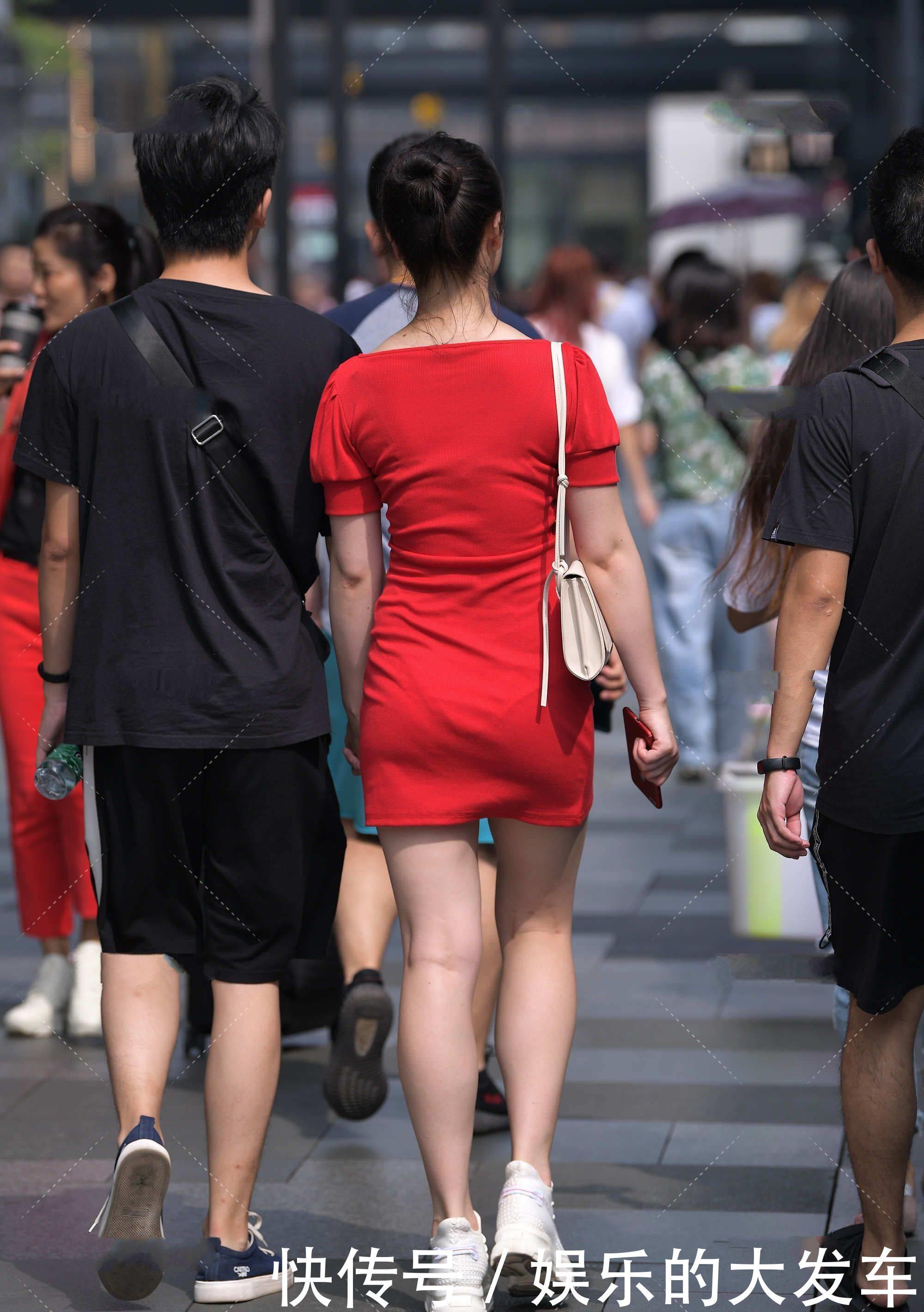 暖调|穿搭只有黑白灰？红系连衣裙显白显气质，展现甜美和典雅气质