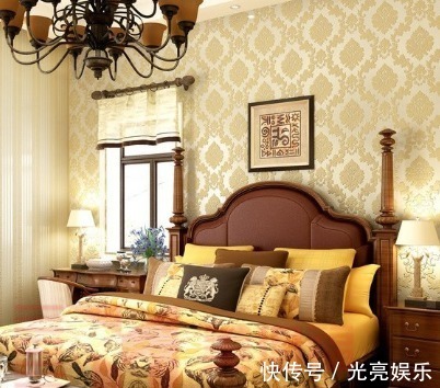 贴纸|今后再买房,客厅坚决不贴瓷砖,连踢脚线也要拆,瞧下图,太先进