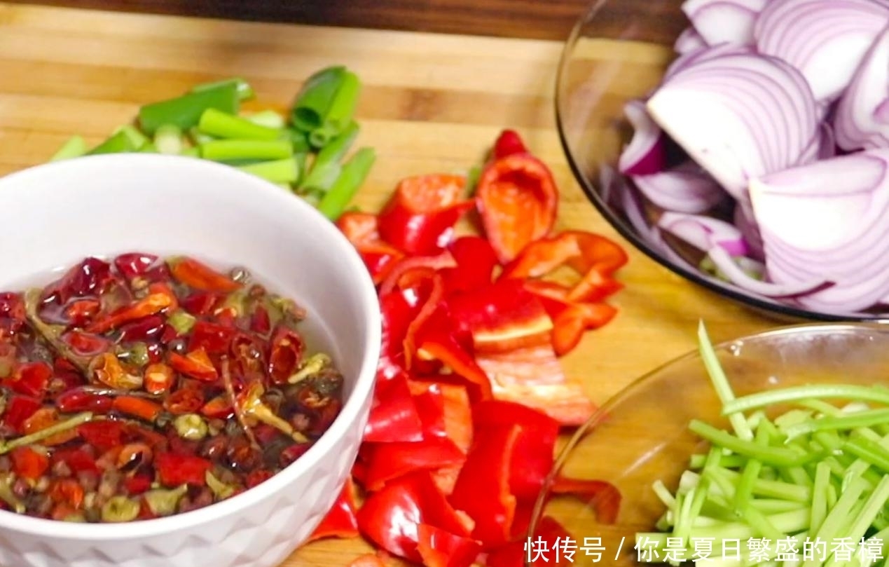  年夜饭，香到一锅都不够吃！不愧是大虾中的“极品”做法，非油炸