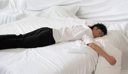 排毒|床上一个小动作,功效相当于补药,每天坚持5分钟,补肾又排毒!