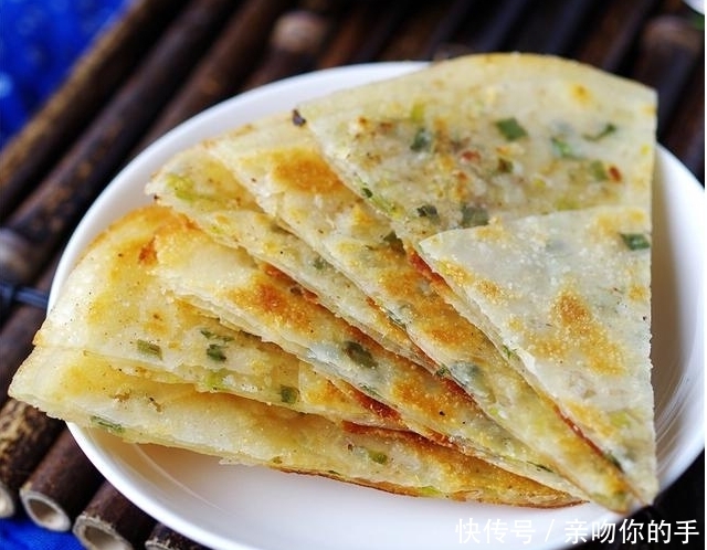 不用|葱油饼这样做不用和面,简单快手,5分钟就能做好一家人的早餐