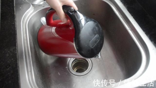 下水道|洗碗池里放一个塑料瓶,作用真厉害,我也是刚知道,尽快告诉家人