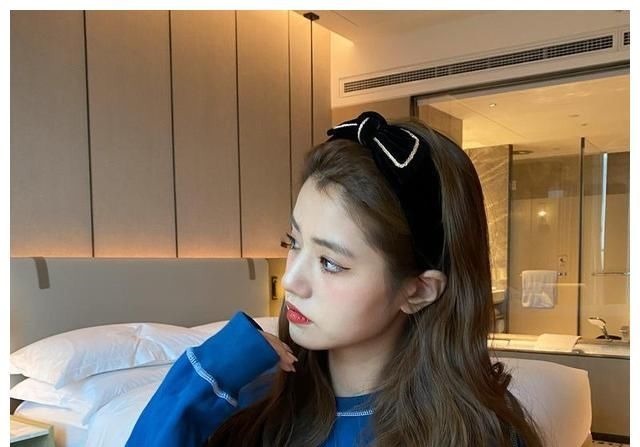 短发 “锁骨发”过时了,今年这5款发型人气最高,很显脸小又时尚