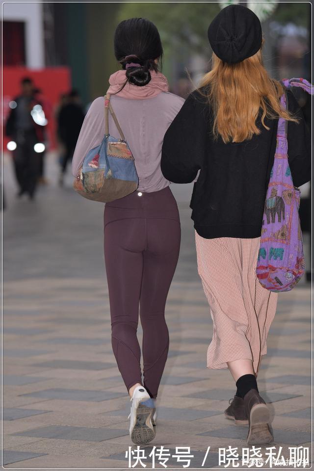 简单|一身简单运动穿搭,浅浅一笑温柔似水,气质出众