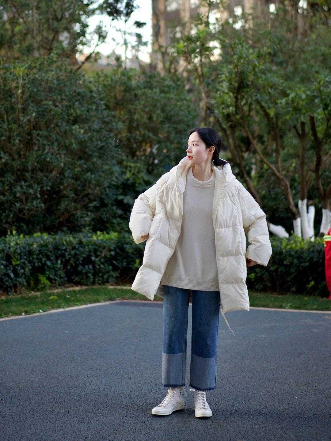 羽绒服 爱美的女人穿羽绒服不配打底裤,这些裤子更时髦个性,你有几条?