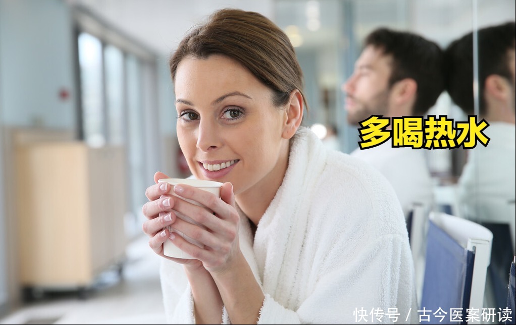 感冒除了多喝热水,还能干嘛?介绍一个穴位,可以在这基础上加减