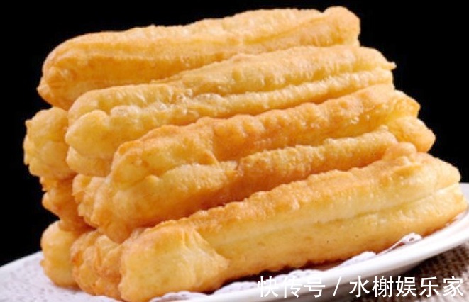原来油条这么简单，早起给家人炸一盘，外酥里嫩，个个空心