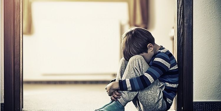 走秀|幼儿园新年联欢成“贵族晚宴”,家长带娃盛装走秀,网友:养不起