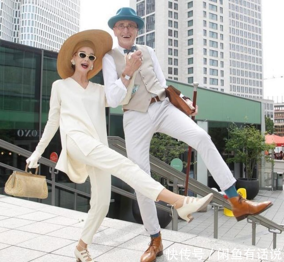 穿搭|谁说老了就得穿老年装，看看这对80多岁老夫妻，比小年轻洋气多了